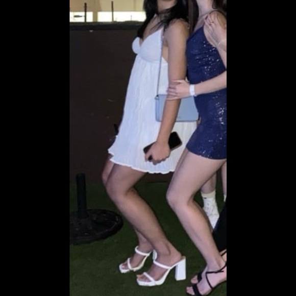 White strappy dress - Picture 10 of 10